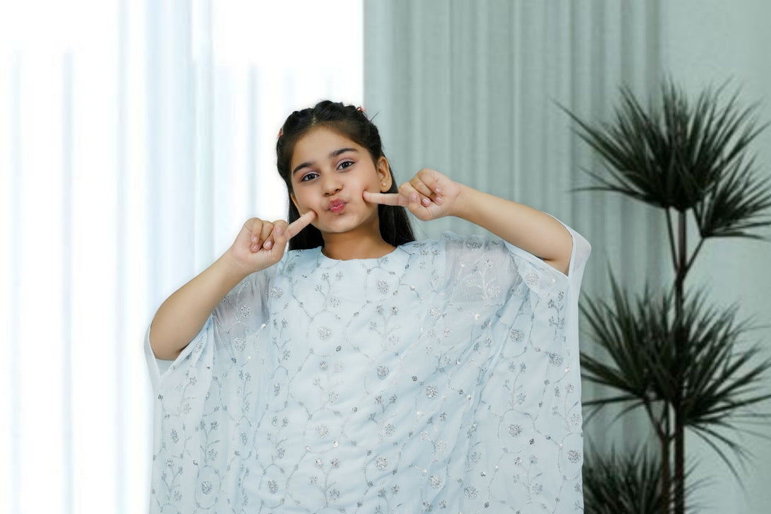 2-Piece Set Chmabray Embroidered Sheep