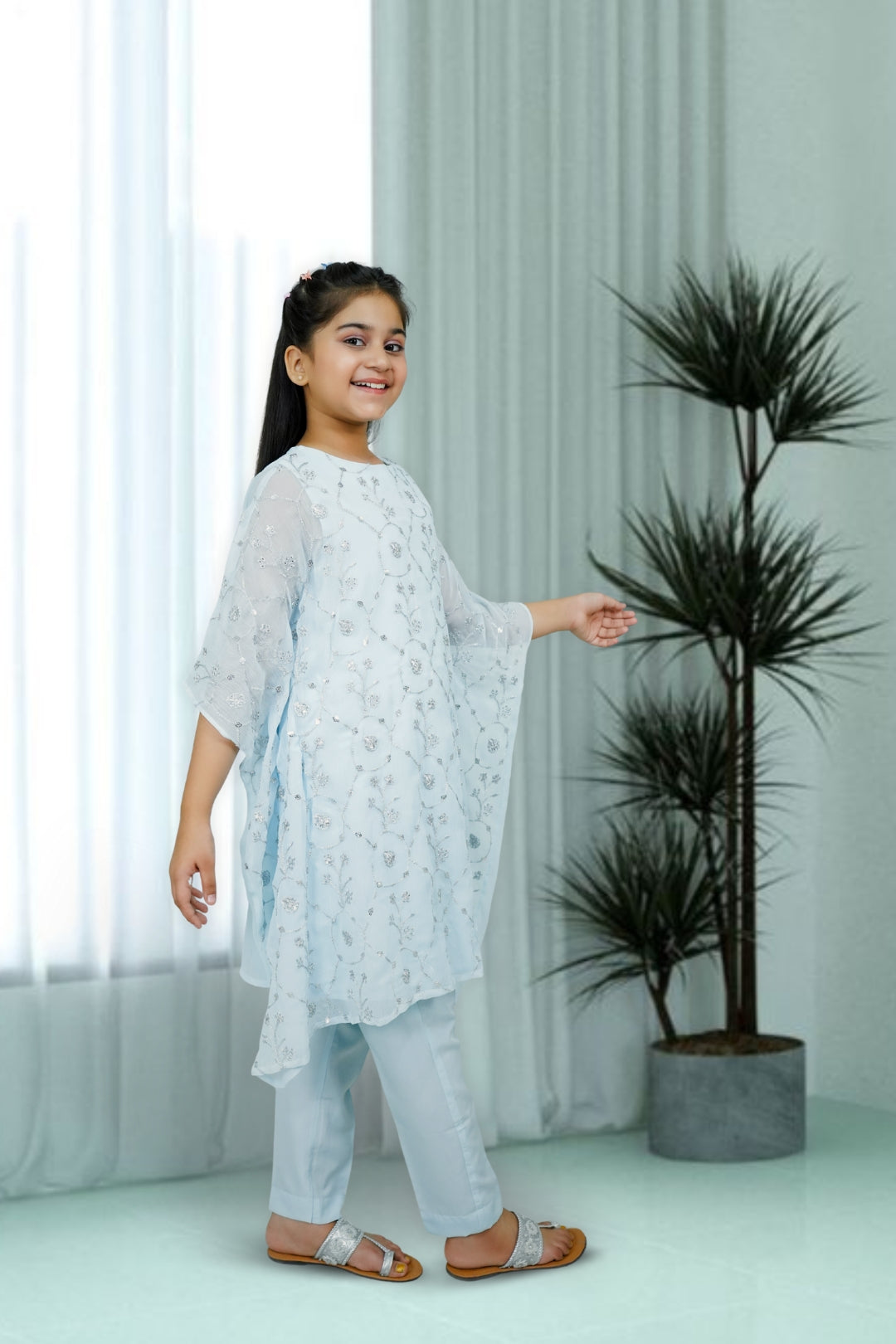 2-Piece Set Chmabray Embroidered Sheep