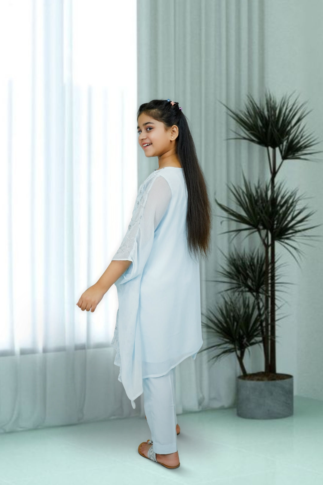 2-Piece Set Chmabray Embroidered Sheep