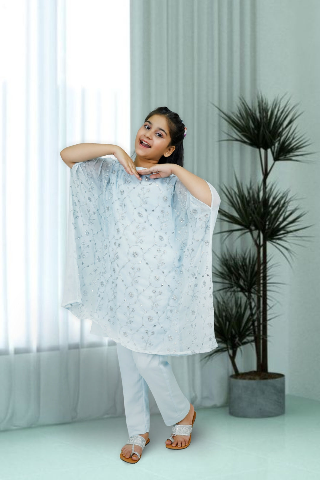 2-Piece Set Chmabray Embroidered Sheep