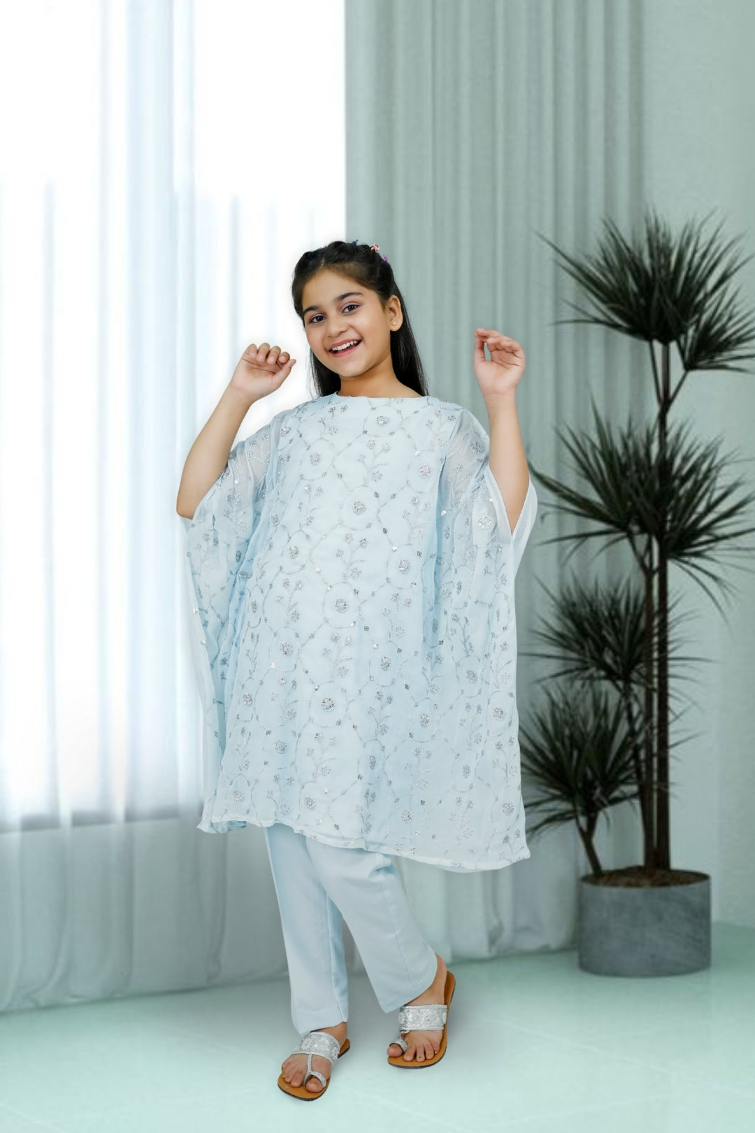 2-Piece Set Chmabray Embroidered Sheep