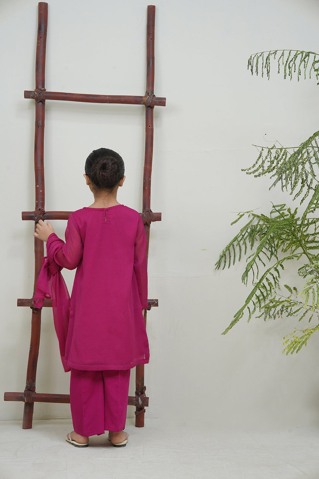 2-Piece Set Fuchsia hand-Embroidered Sheep