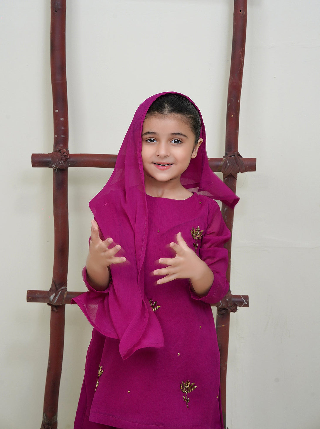 2-Piece Set Fuchsia hand-Embroidered Sheep