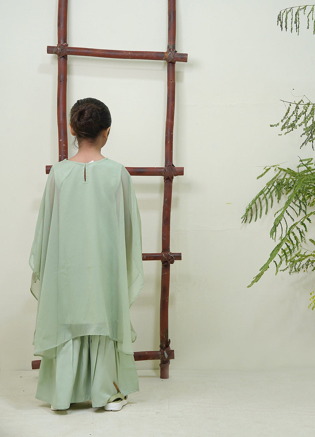 2-Piece Set Pista Green hand-Embroidered Sheep