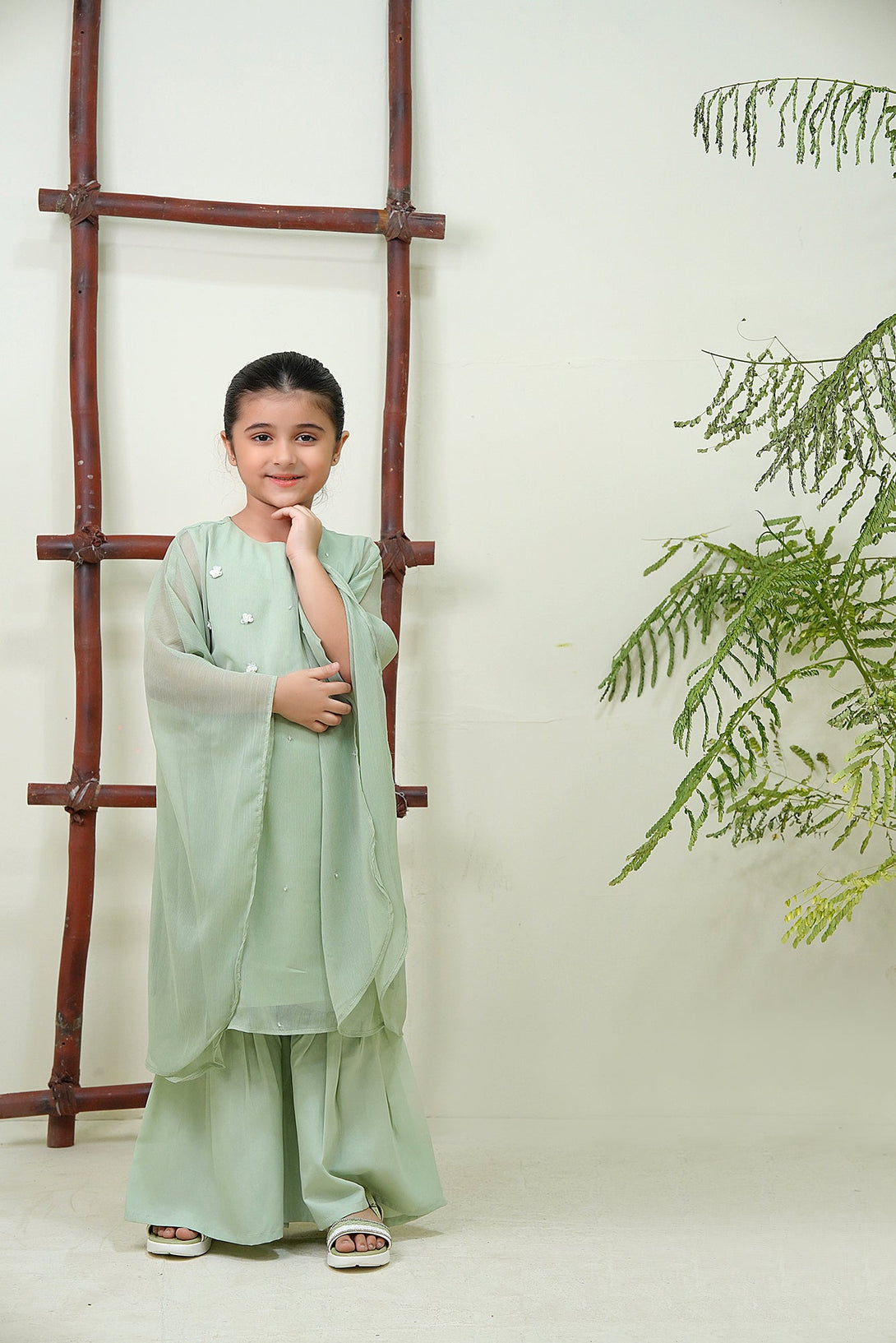 2-Piece Set Pista Green hand-Embroidered Sheep