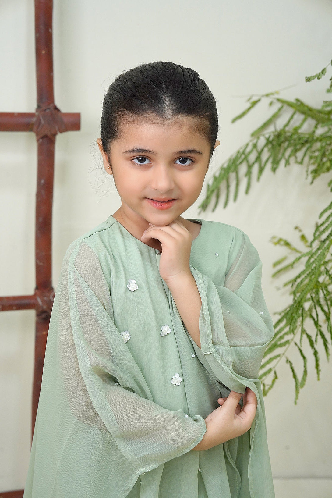 2-Piece Set Pista Green hand-Embroidered Sheep