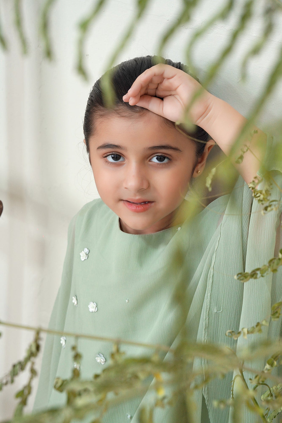 2-Piece Set Pista Green hand-Embroidered Sheep