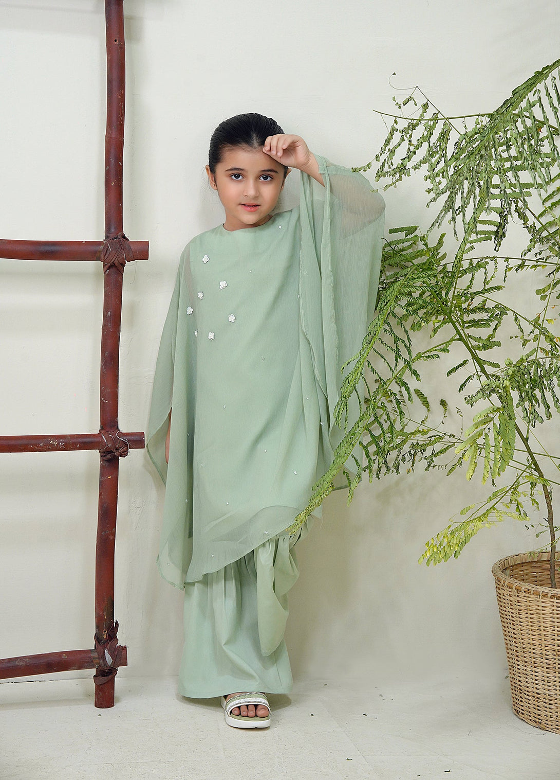 2-Piece Set Pista Green hand-Embroidered Sheep